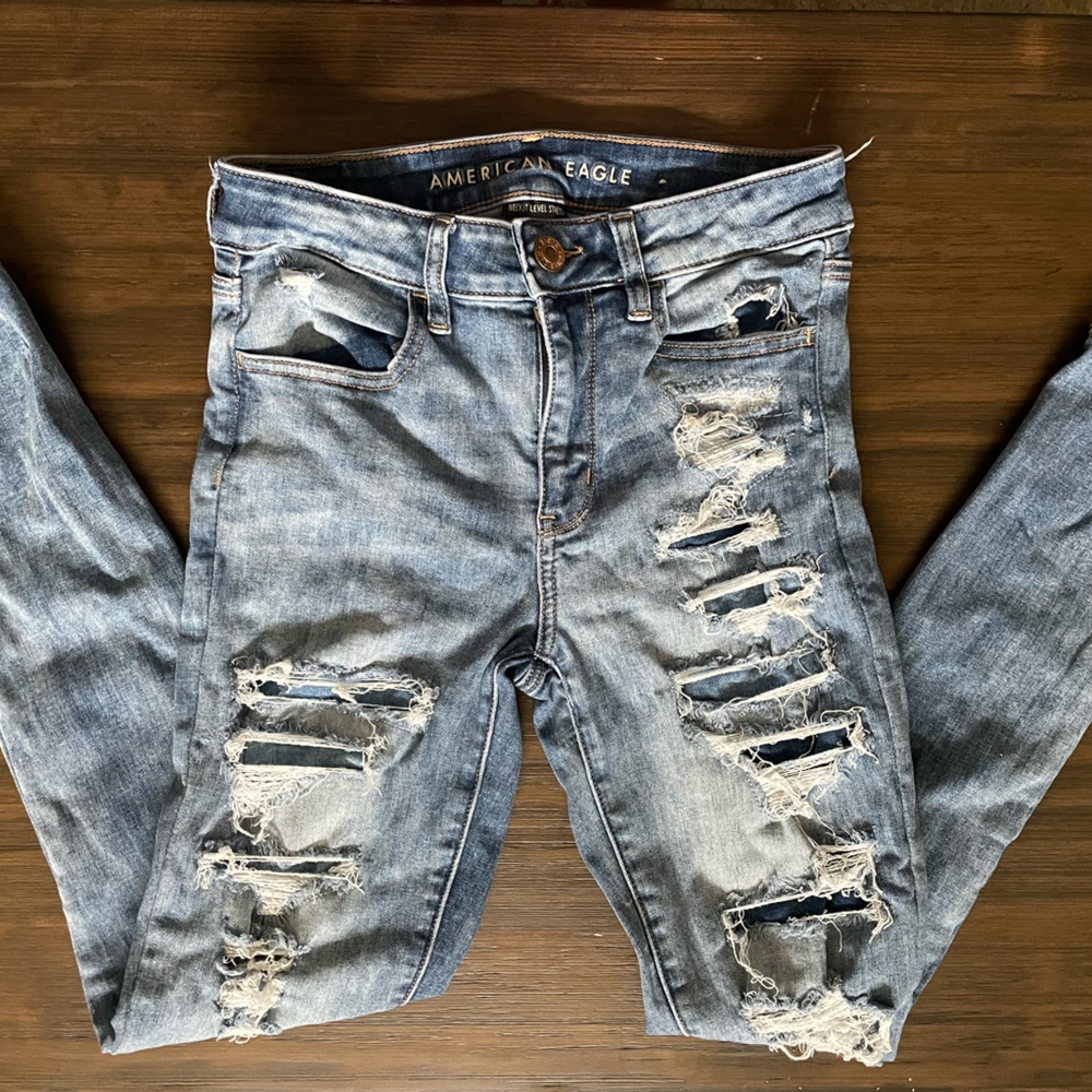 American eagle size 6 ripped jeans